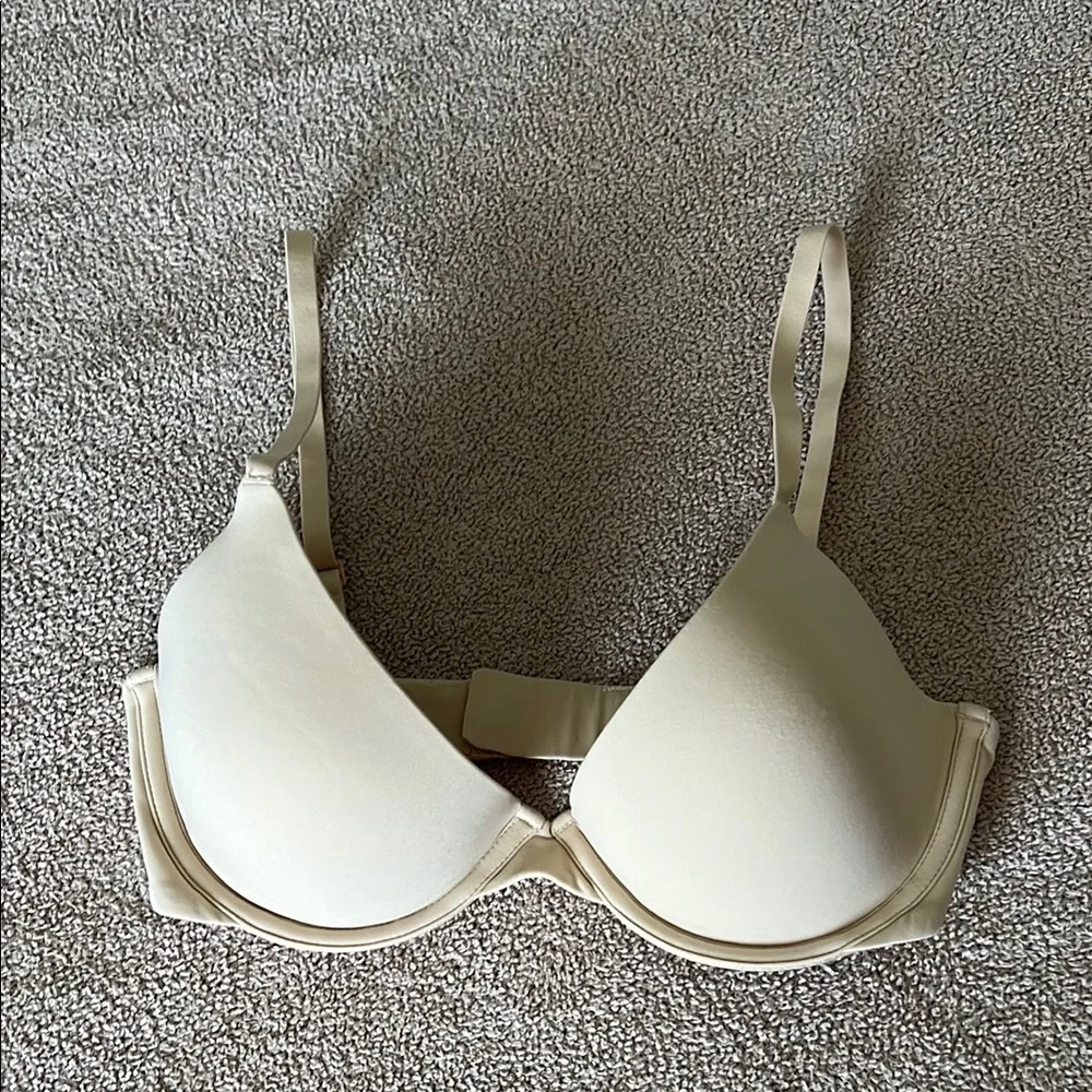 SKIMS - Demi Bra - Cream/Nude - Size 32 D (Could Fit B Cup or C Cup Wearers) - Picture 4 of 12